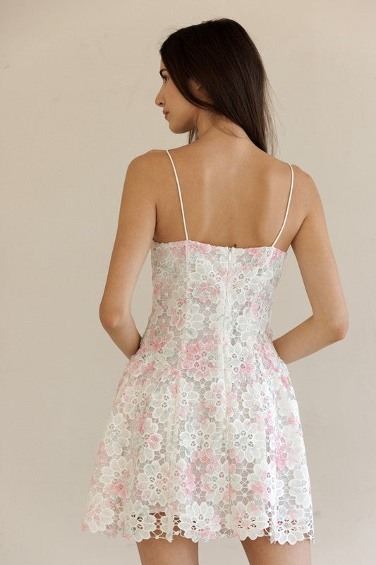 FLORAL LACE MINI DRESS
