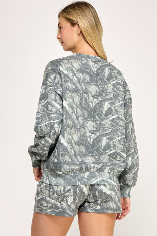 FLEECE CAMO RELAXED FIT CREW NECK SWEATSHIRT